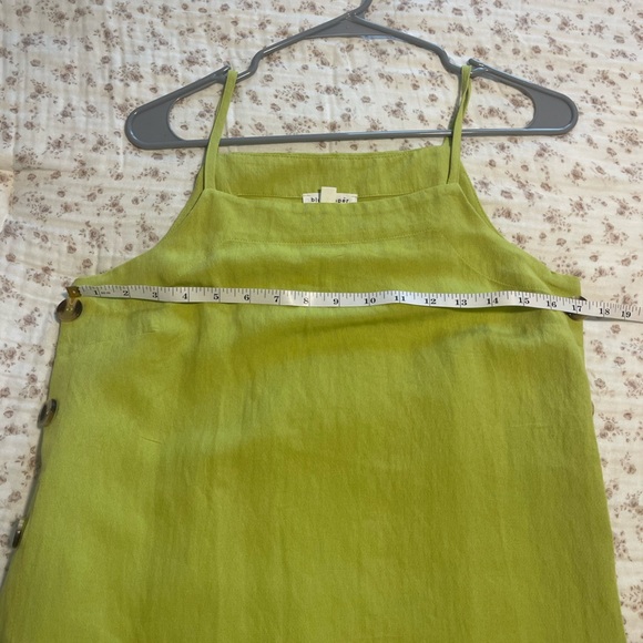 Green tank with button detailing - Picture 5 of 7